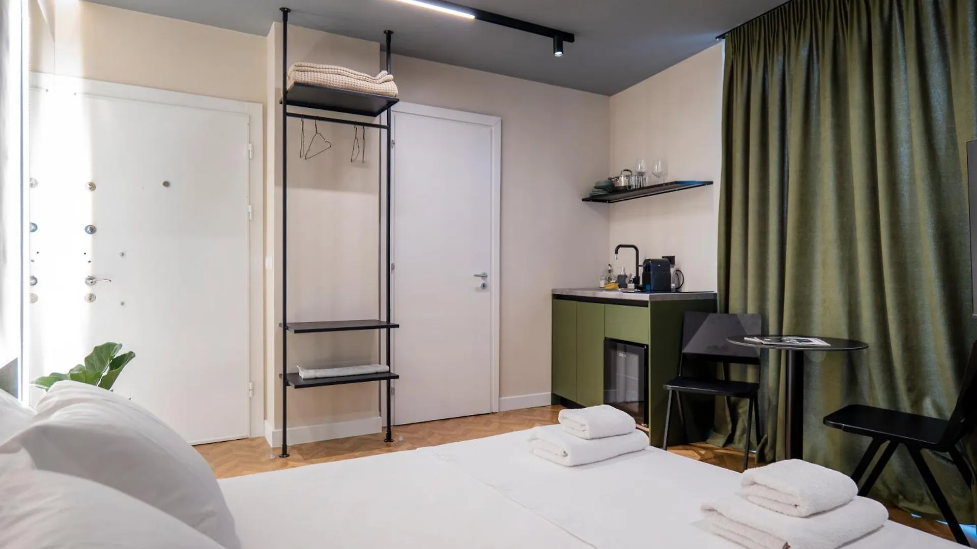 Muz Studios Tirana 0*,