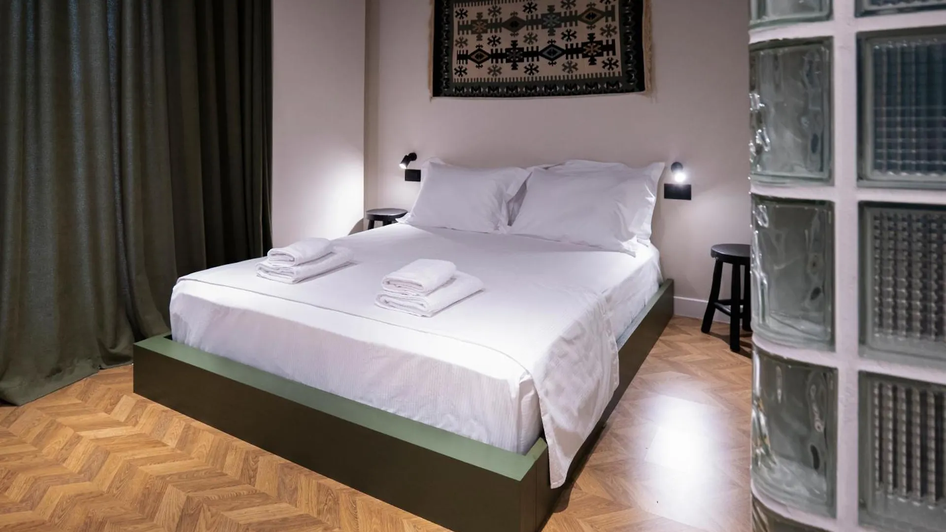 Muz Studios Tirana 0*,  Albanië
